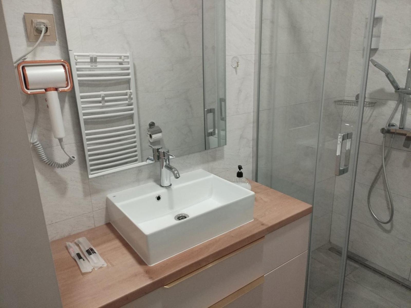 Apartment Centrum - Free Private Parking Novi Sad Ngoại thất bức ảnh