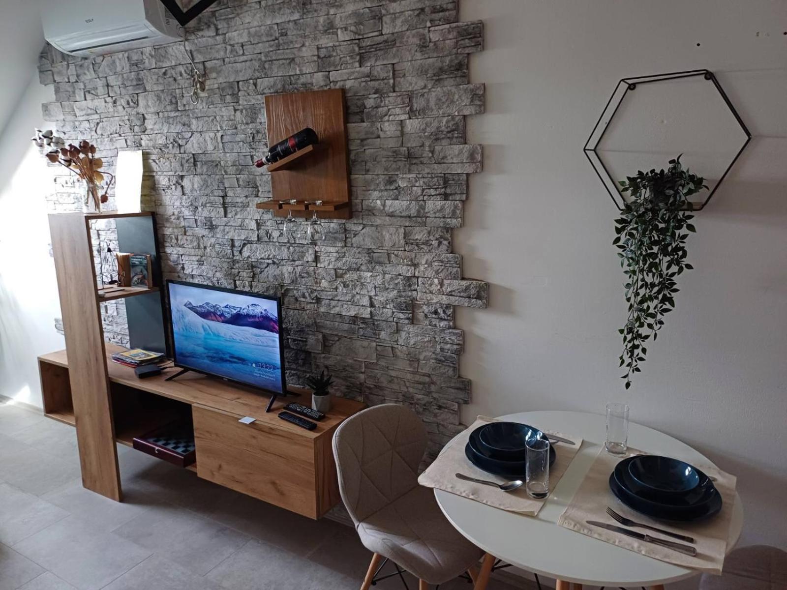 Apartment Centrum - Free Private Parking Novi Sad Ngoại thất bức ảnh