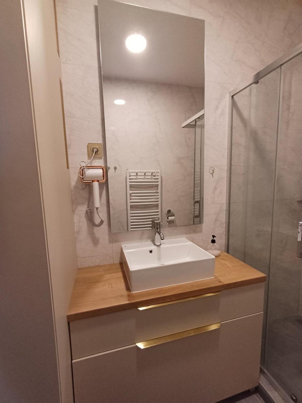 Apartment Centrum - Free Private Parking Novi Sad Ngoại thất bức ảnh